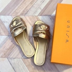 Unisa flat sandals, gold bow, size 7.5